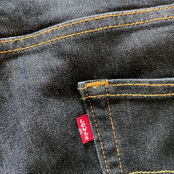 36x30 Levi’s dark blue jeans. - Picture 4 of 4